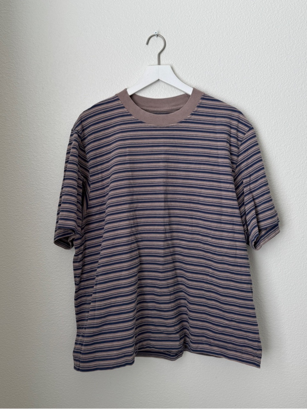 A&F• premium essential tee